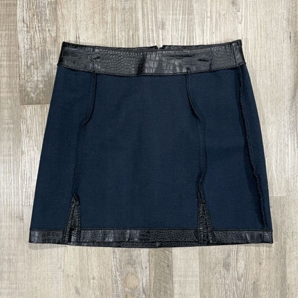 Croc Embossed Faux Leather Mini Skirt W/ M Black Slit Front ALYA LN - Picture 10 of 10